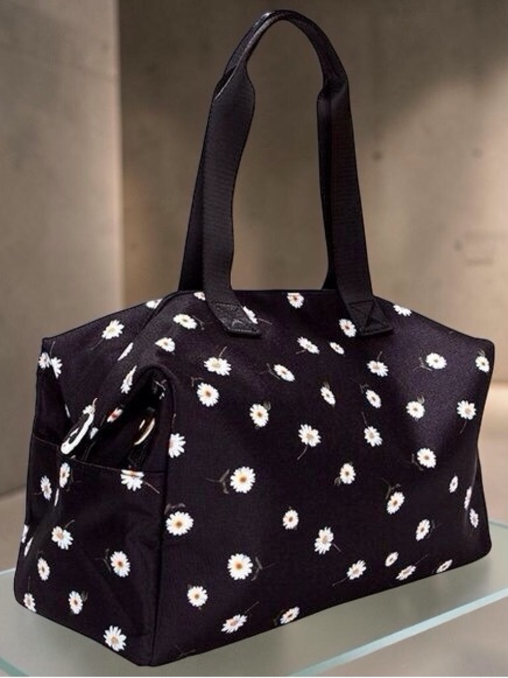 Alice + Olivia Black Daisy Print Weekender Bag NWOT